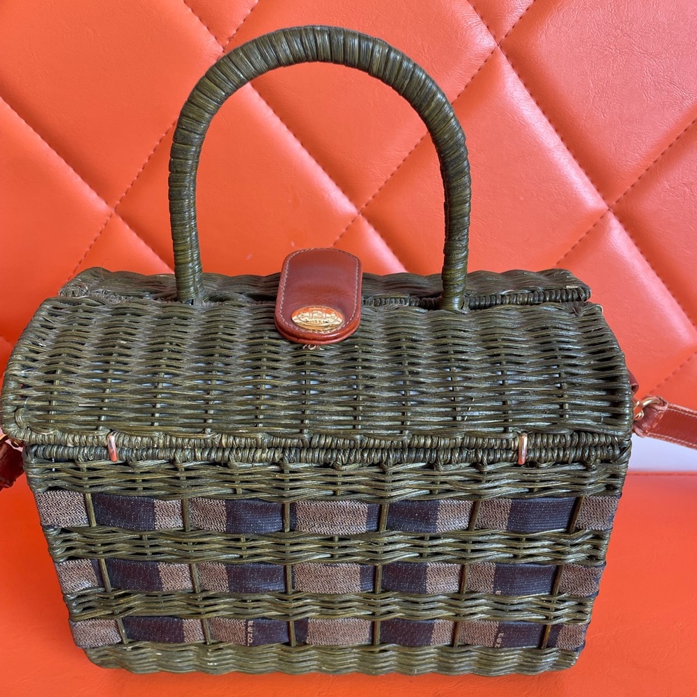 Vintage fendi basket purse